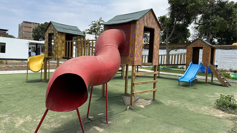 Área de juegos del Colegio Carlos A. Mannucci