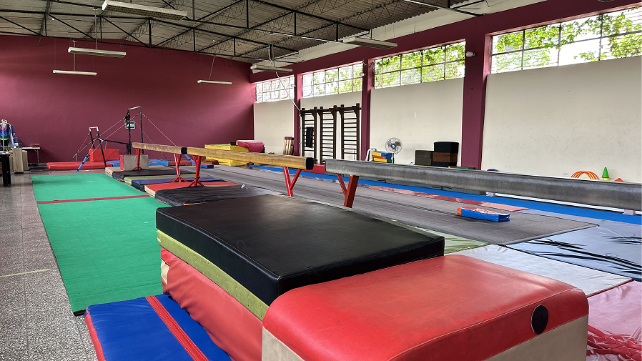 Espacio de gimnasia y desarrollo motriz del Colegio Carlos A. Mannucci